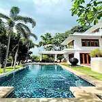 Yizen Beachfront Seaview Villa