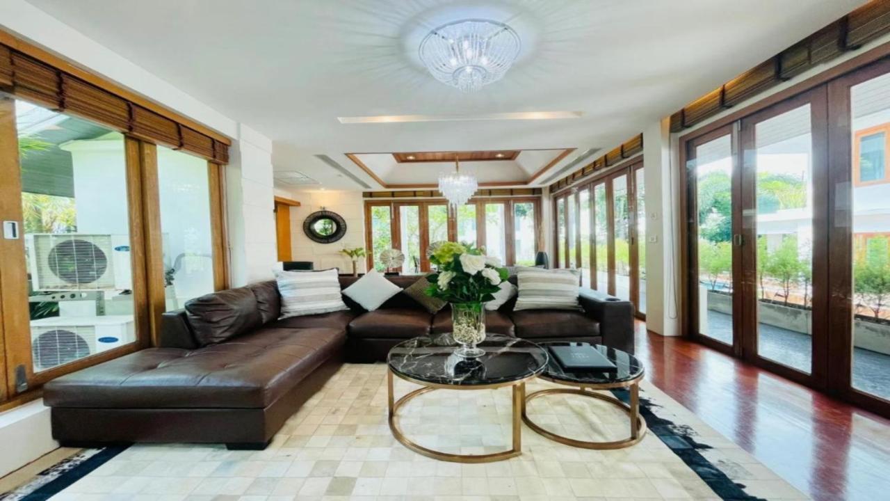 Yizen Beachfront Seaview Pattaya