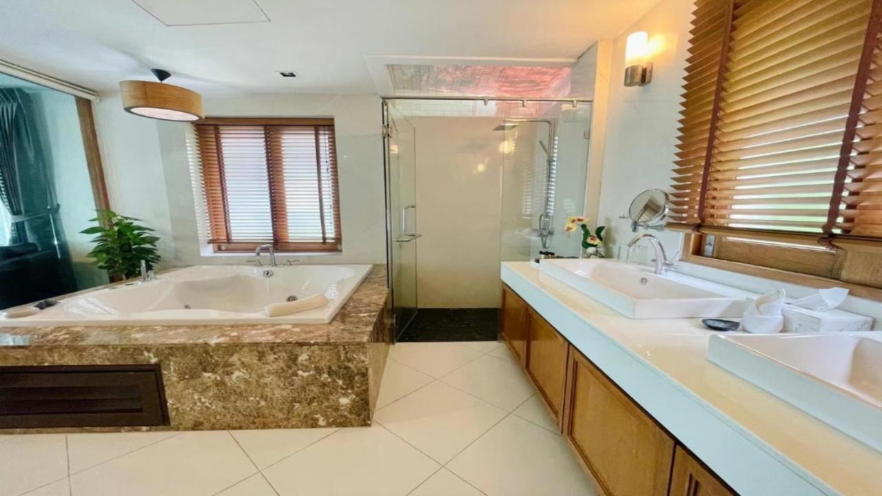 Yizen Beachfront Seaview Villa Pattaya